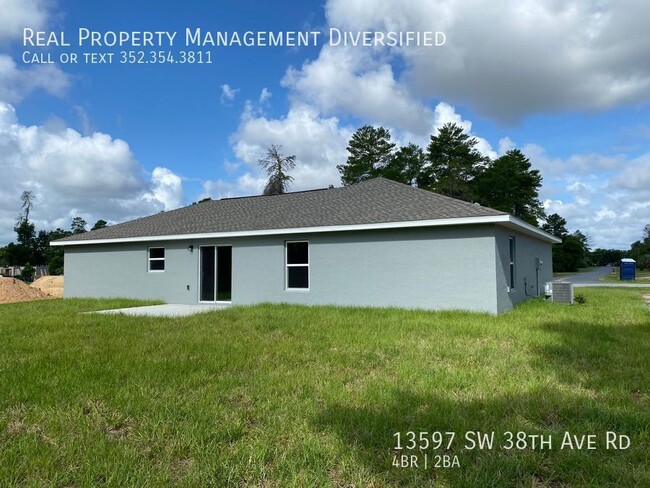 Building Photo - Desirable SW Ocala Neighborhood 4/2/2 *WON...