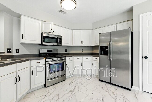 Building Photo - 6811 Dickens Ct E