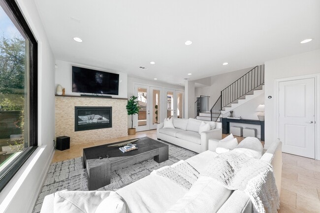 Building Photo - 4301 Vivian St