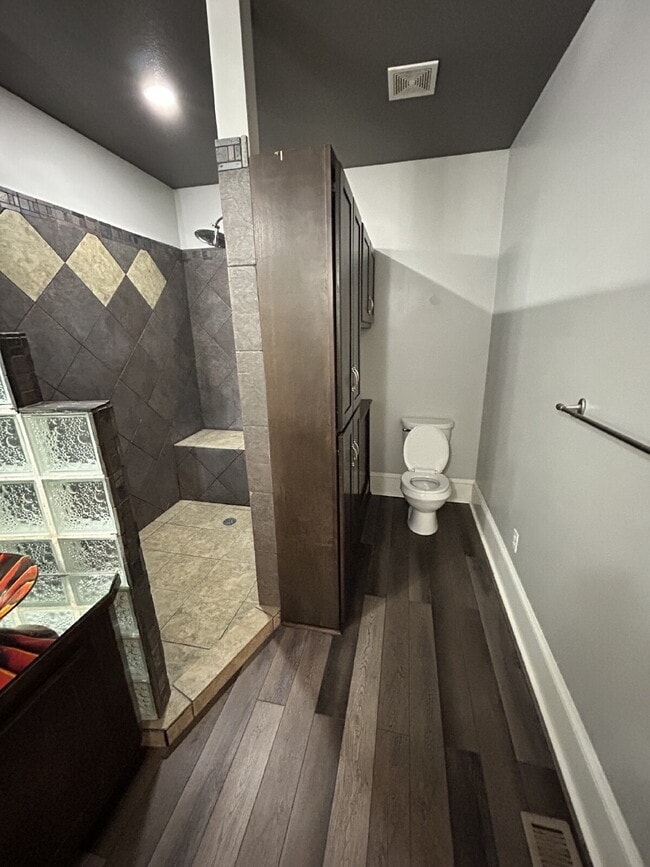 Building Photo - "Charming 4-Bedroom Retreat with Granite F...