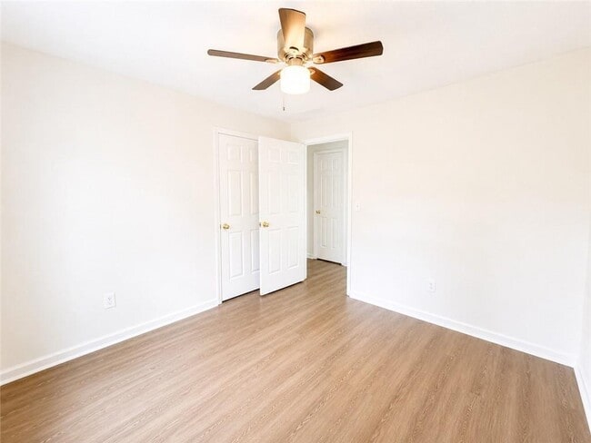 Building Photo - 2095 Glynmoore Dr