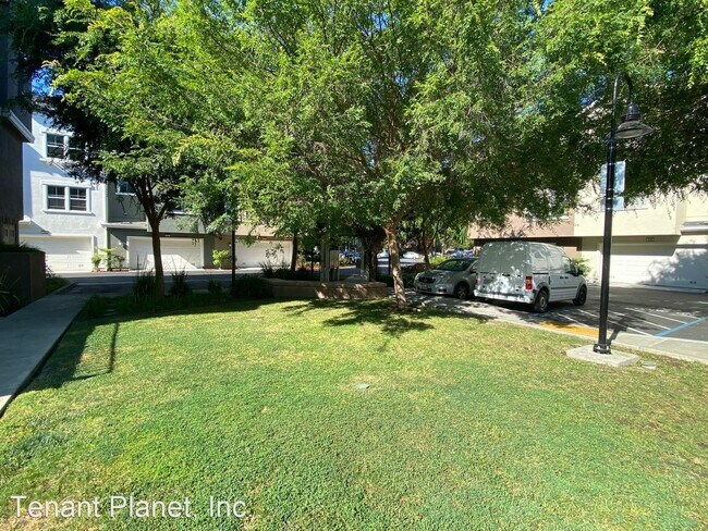 Building Photo - 2 br, 2.5 bath House - 596 Saco Terrace