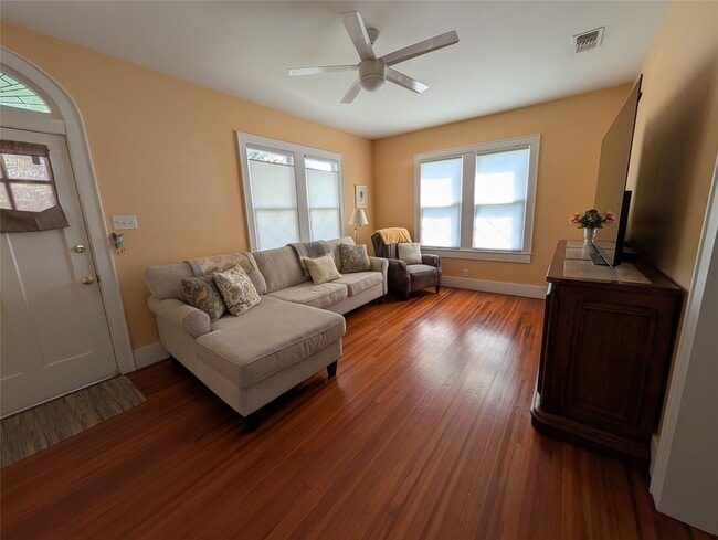 Building Photo - 4823 Fannin Dr
