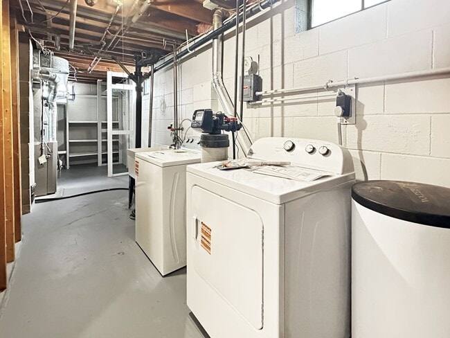 Building Photo - 276 Dawn Ave