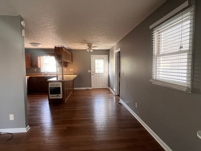 Building Photo - Beautiful Three Bedroom Home in London, KY