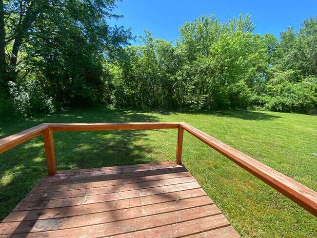 Building Photo - Newly remodeled 3 bedroom 2 bath home with...