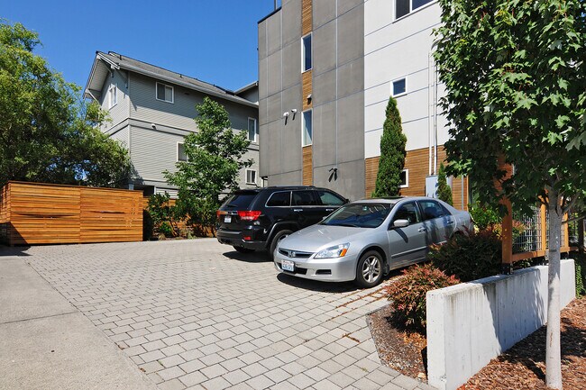 Building Photo - 4717 Phinney Avenue North