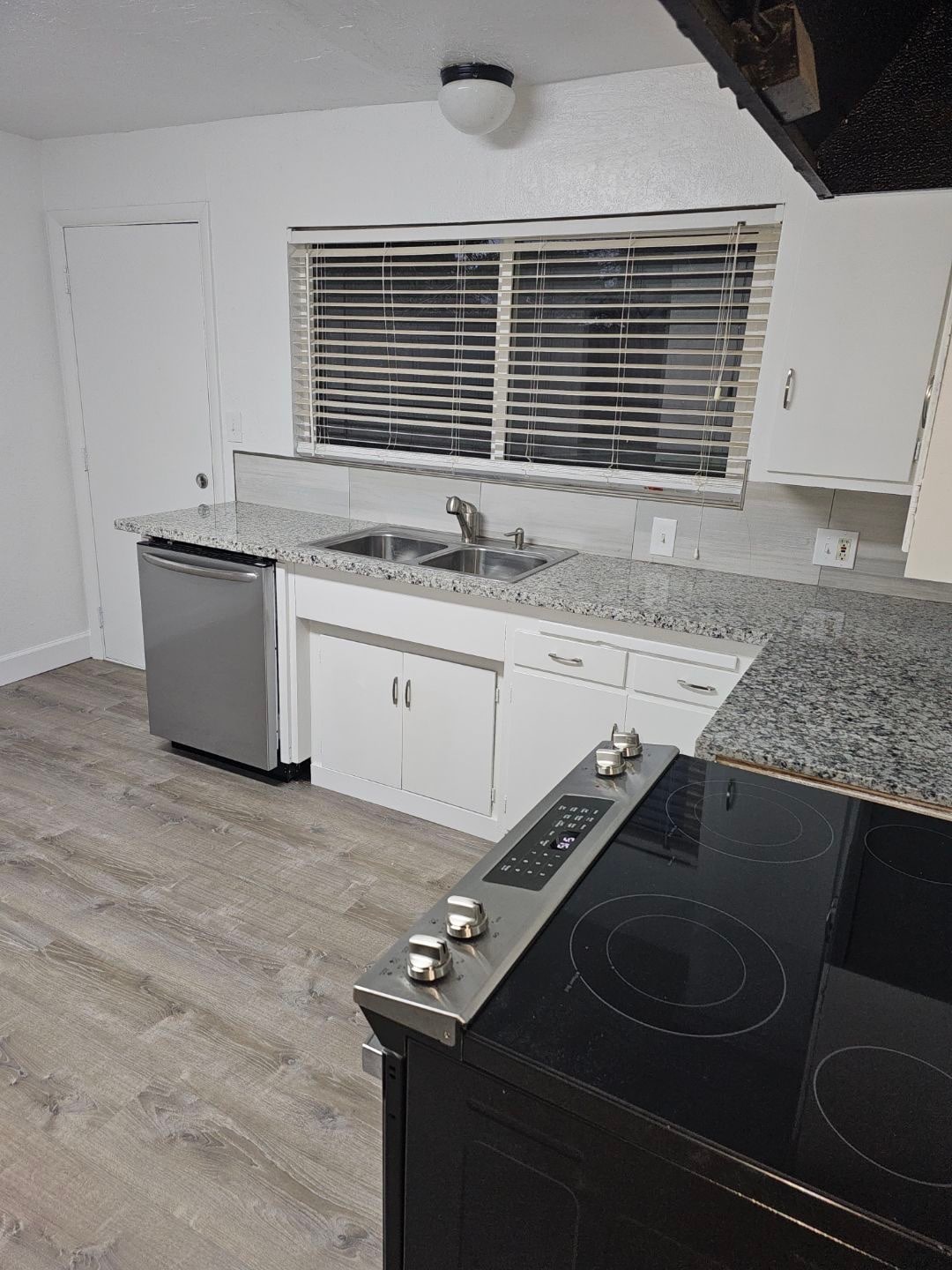 Kitchen - 1842 Lynwood Dr
