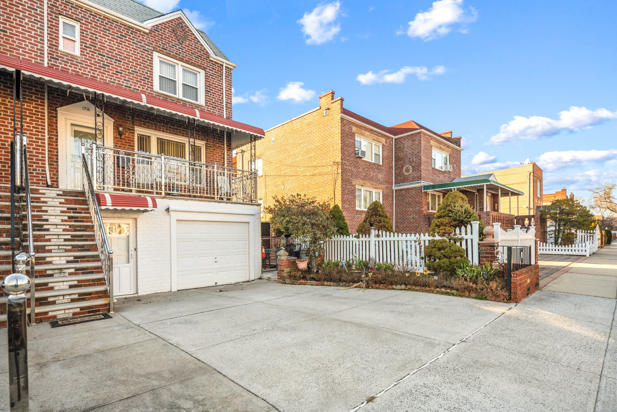 Building Photo - 1318 E 58th St