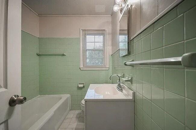 Building Photo - 68 Belvedere Ct