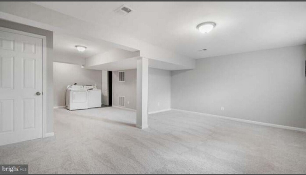 Building Photo - 1847 Hawk Ct