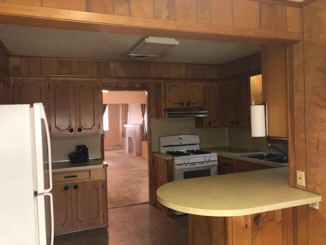 Building Photo - 716 W Georgia Ave