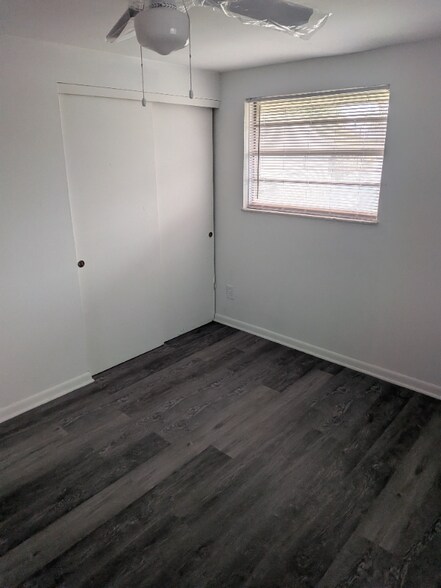 Building Photo - 2347-2349-2349 Linden Ave