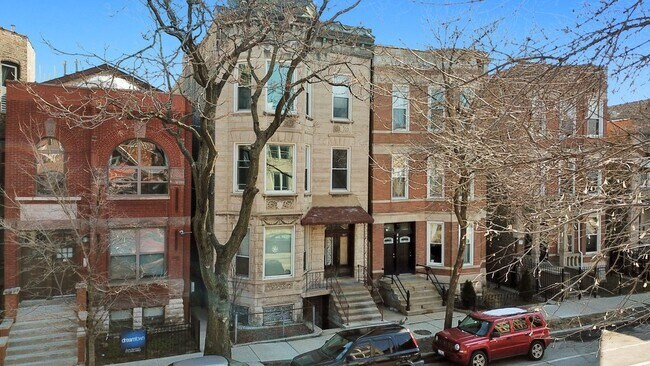 Primary Photo - 845 N Damen Ave