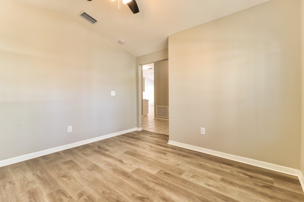 Building Photo - 3304 Pin Oak Ln