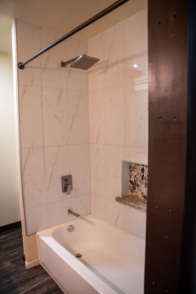 Building Photo - 6482 Alisa Ln