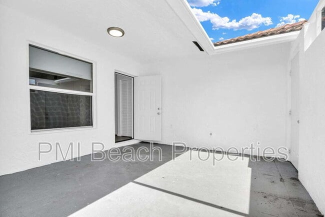 Building Photo - 13729 Yarmouth Dr