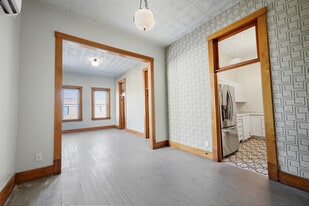 Building Photo - 217 N Sibley Ave