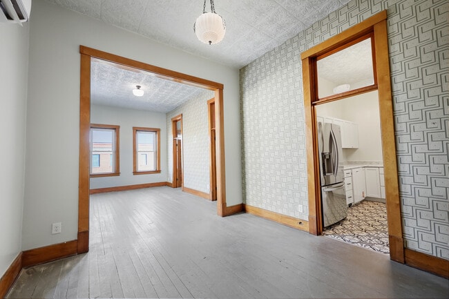 Building Photo - 217 N Sibley Ave