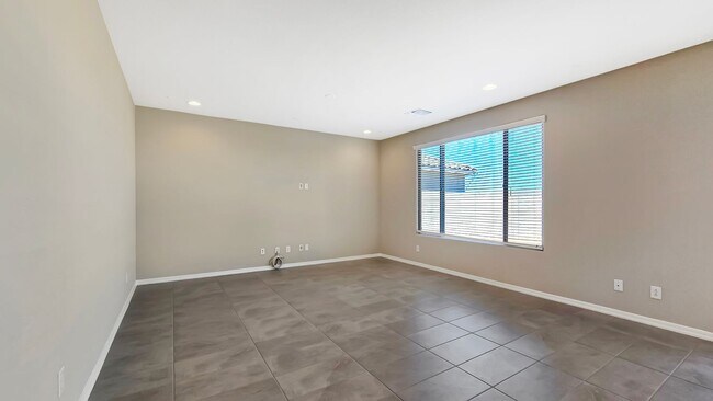 Building Photo - Brand new home!  Convenient to the 303 freeway!