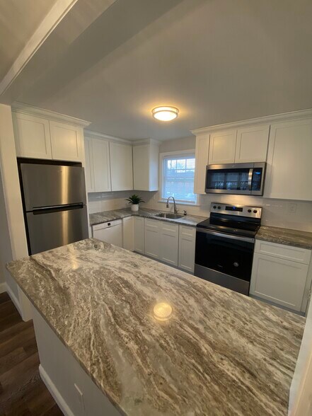 Building Photo - 37 Grandview Dr