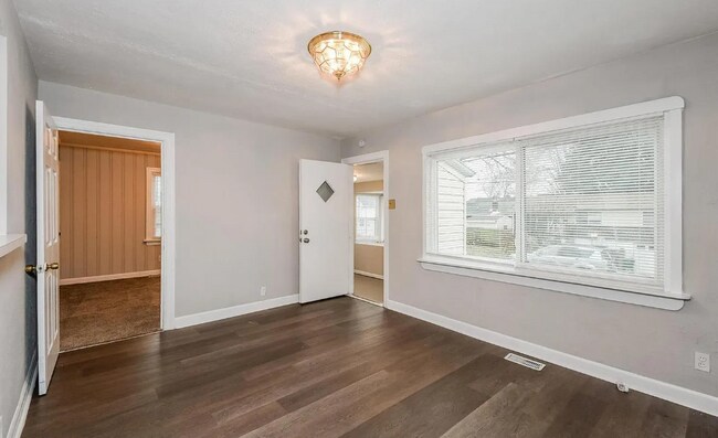 Dining Room - 3701 Viking Ave