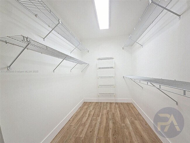 Building Photo - 15820 Sedgewyck Cir N