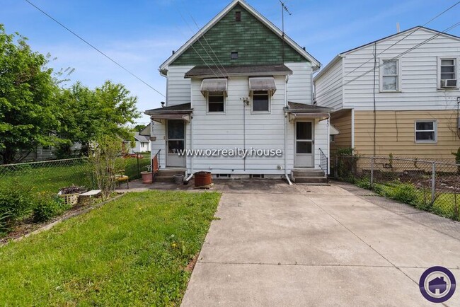Building Photo - 223 E Weber St