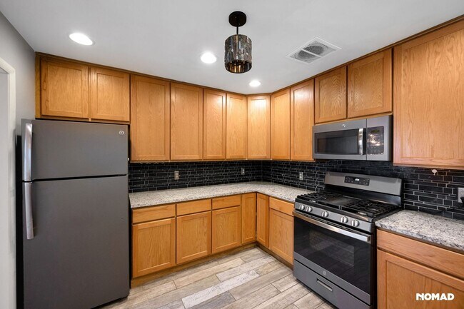 Building Photo - Spacious 3BR House in Denver