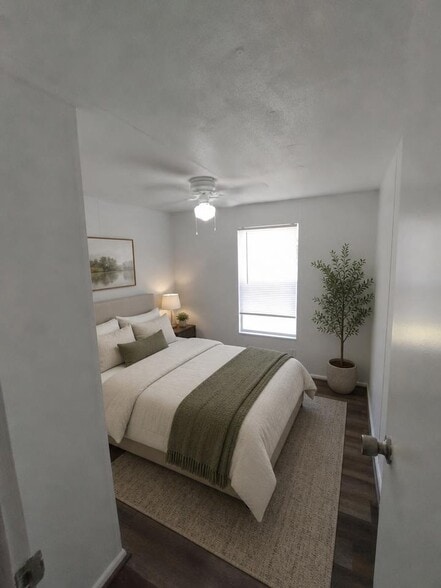 Building Photo - 2702 NW 50th Ave