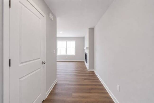 Building Photo - 353 Juniper Dr
