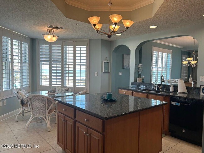 Building Photo - 110 S Serenata Dr