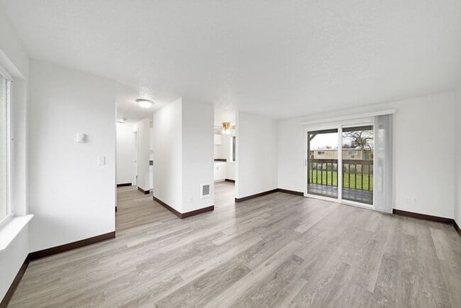 Primary Photo - 2 bedroom 1 bath in Milwaukie!!