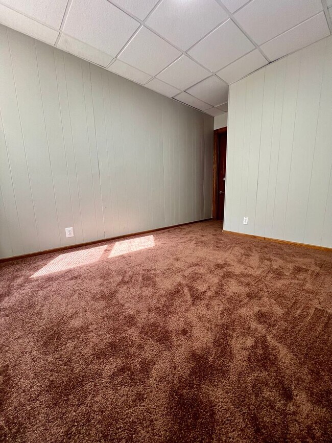 Building Photo - 502 Buttonwood St