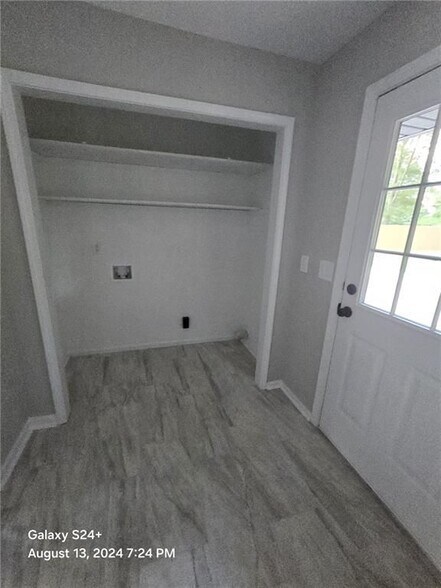 Building Photo - 1670 Christian Cir SE
