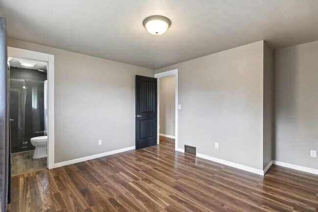 Building Photo - Beautiful 5-Bedroom Home in Mead School Di...