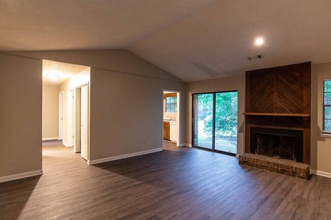 Building Photo - 2201 Hartsfield Rd