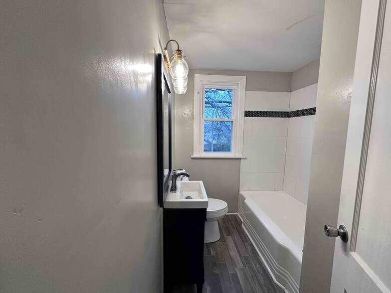 Building Photo - 2100 Dinwiddie Ave