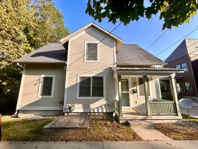 Building Photo - Four Bedroom Home in Eastown GR