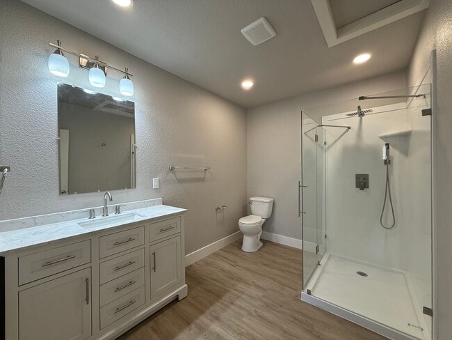 Building Photo - AVAILABLE NOW!  Newly Remodeled 1 bedroom, 1 bath in downtown area, won't last long!