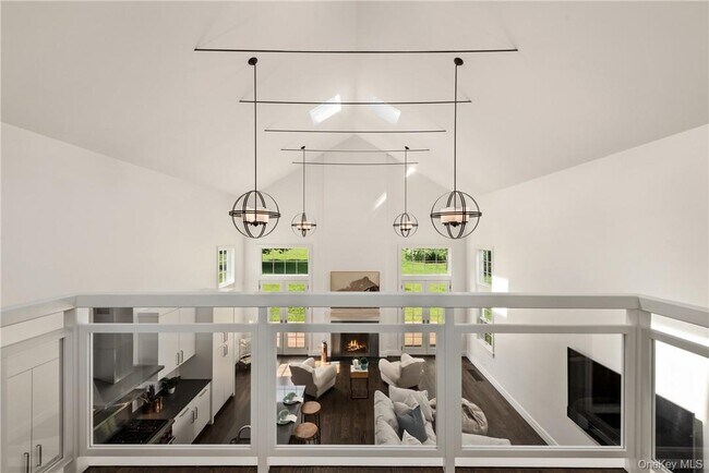 Building Photo - 40 Old Post Rd