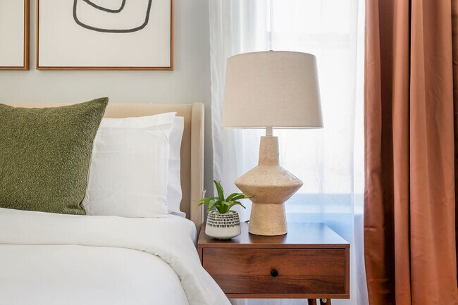 Building Photo - 234 W 73rd St