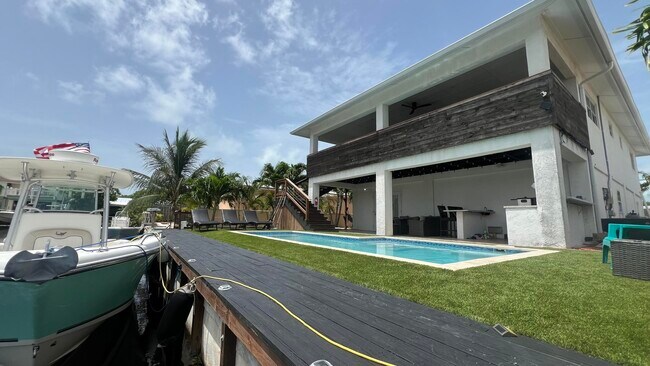 Building Photo - 1623 Venetian Dr