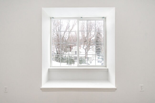 Building Photo - 1020 NE D St