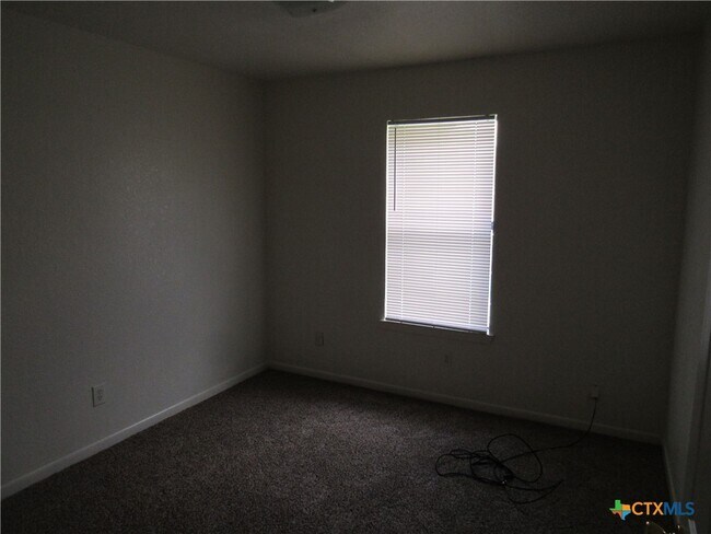 Building Photo - 3903 Hitchrock Dr