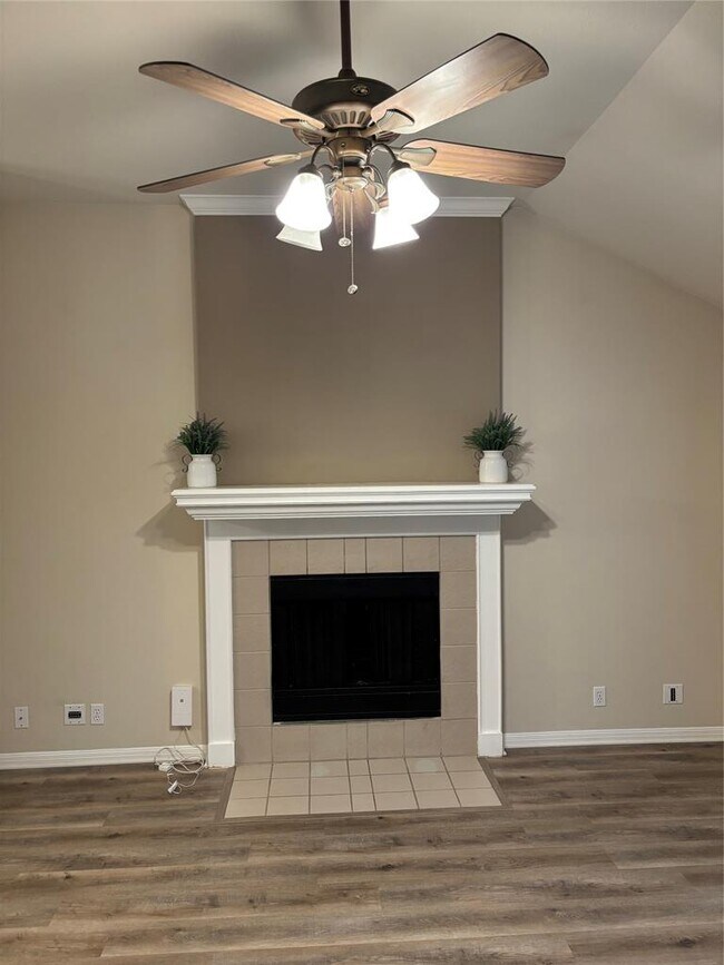 Building Photo - 4500 Abelia Dr