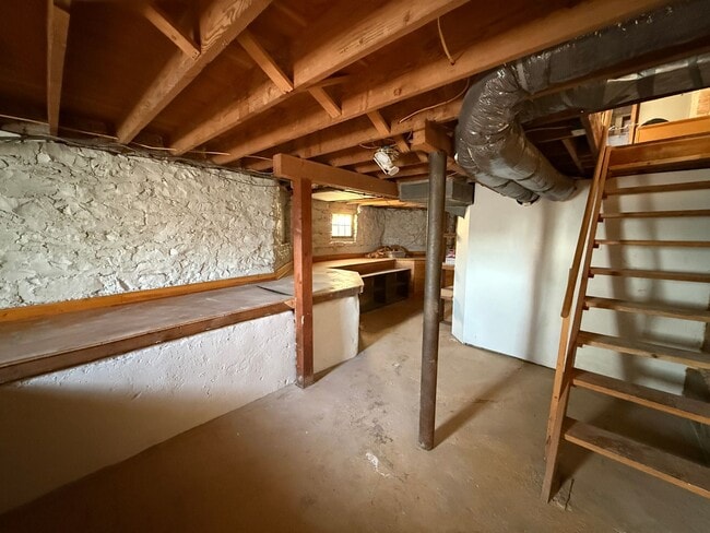 Building Photo - 253 E 5th Ave