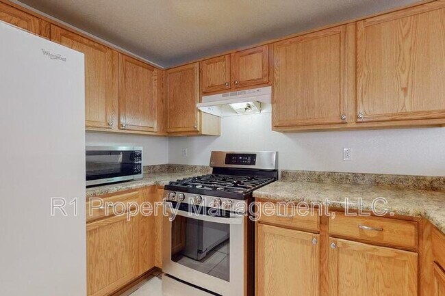 Building Photo - 6800 Vista Del Norte Dr NE