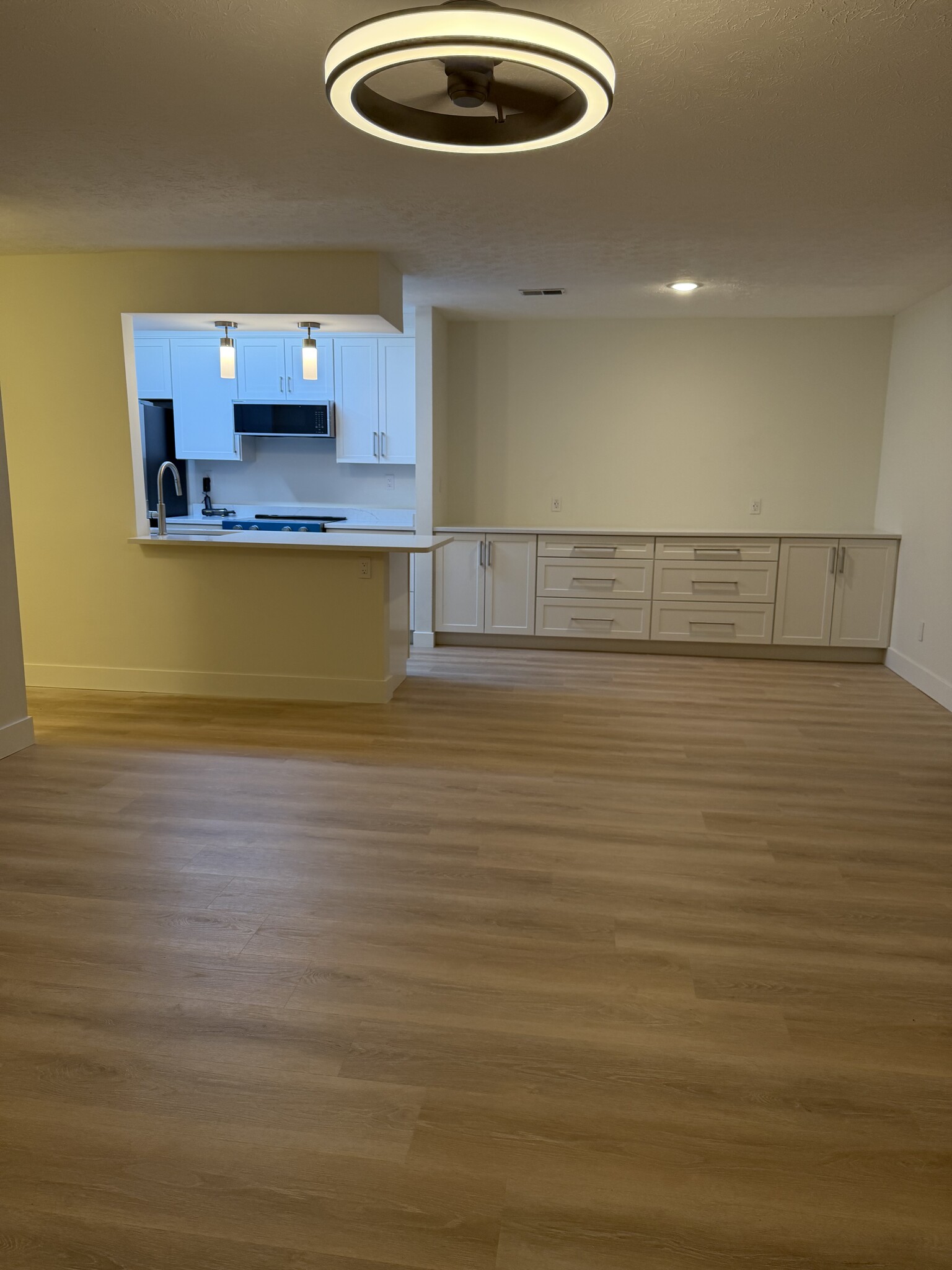 Building Photo - 120 Creekwood Dr