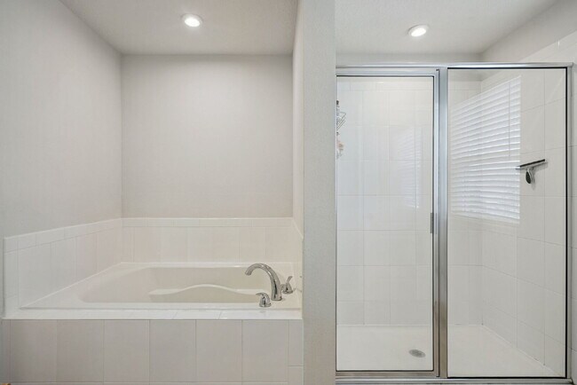 Building Photo - 1606 Chelsea Manor Cir